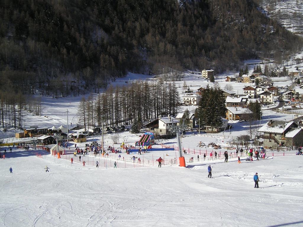 Mont Gele Hotell Ollomont Exteriör bild