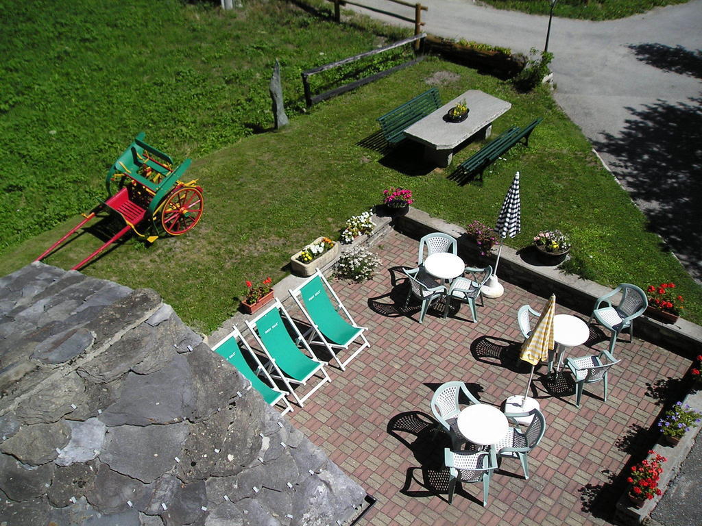 Mont Gele Hotell Ollomont Exteriör bild