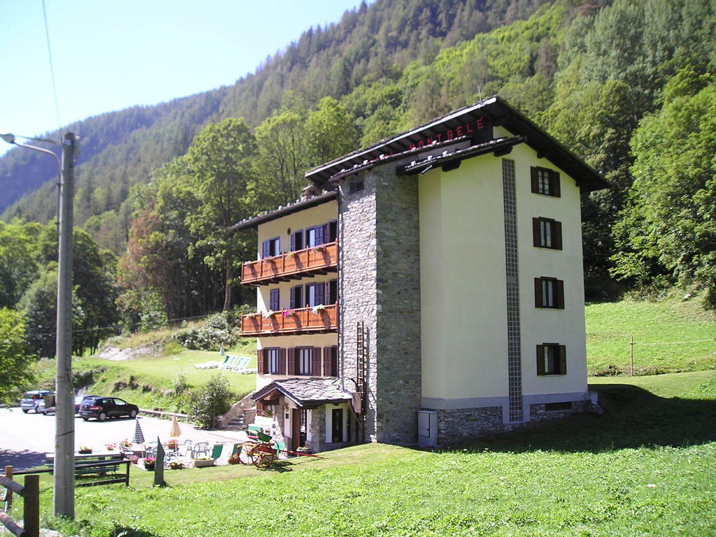 Mont Gele Hotell Ollomont Exteriör bild