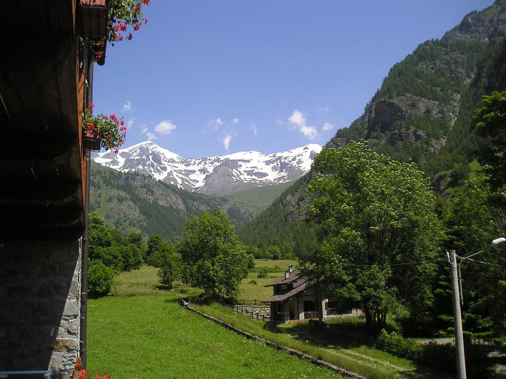 Mont Gele Hotell Ollomont Exteriör bild