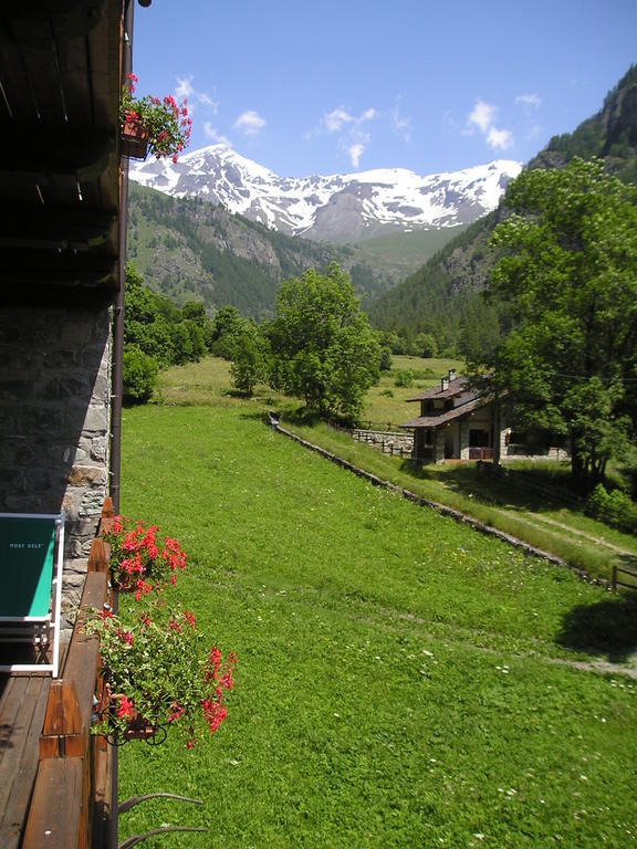 Mont Gele Hotell Ollomont Exteriör bild