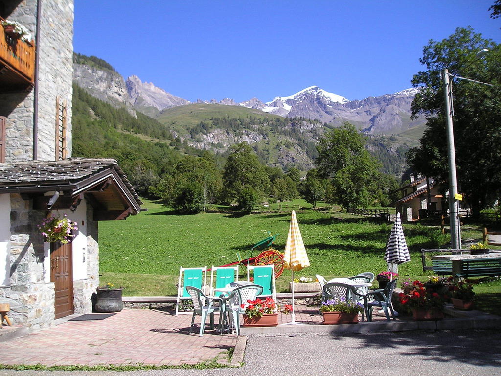 Mont Gele Hotell Ollomont Exteriör bild