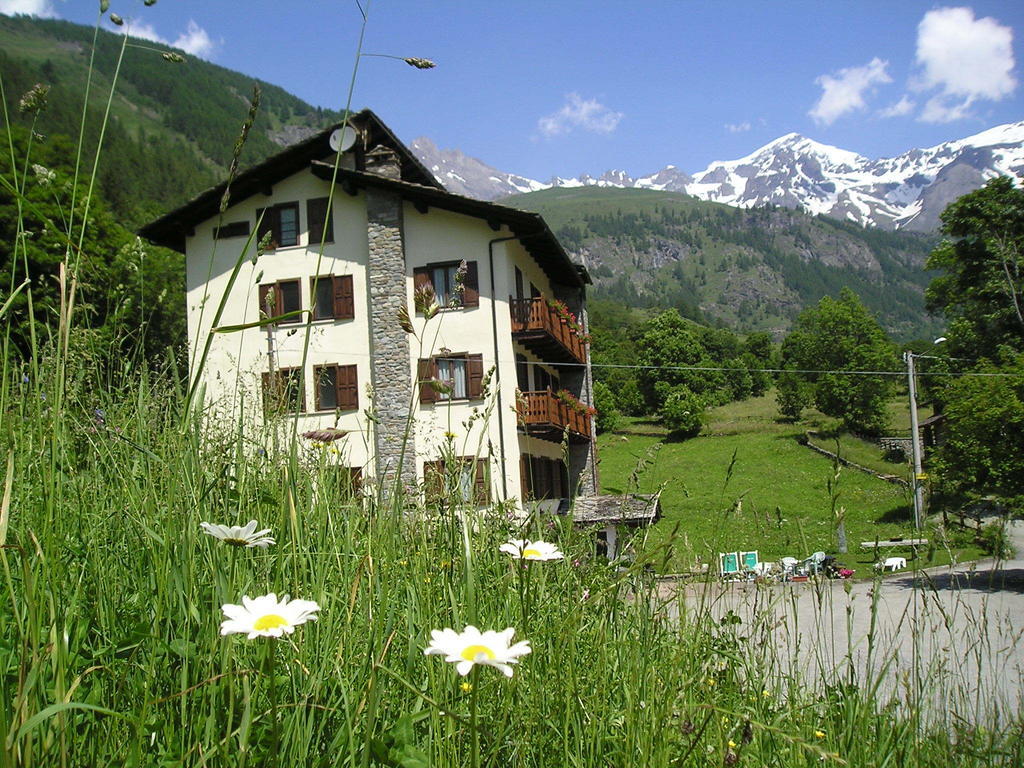 Mont Gele Hotell Ollomont Exteriör bild