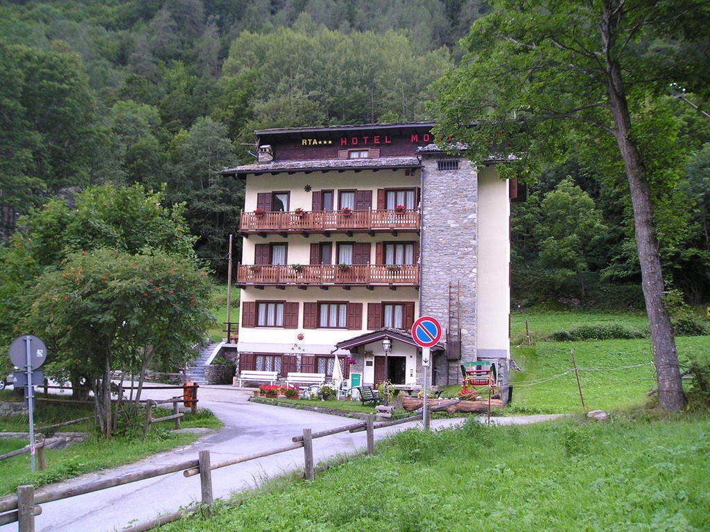 Mont Gele Hotell Ollomont Exteriör bild