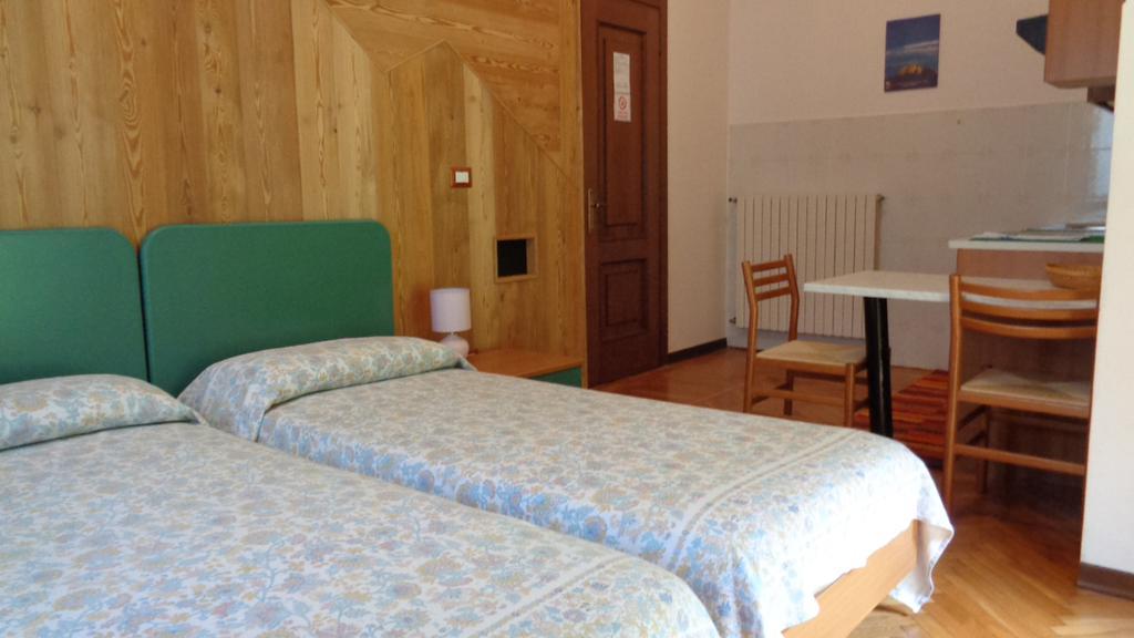 Mont Gele Hotell Ollomont Exteriör bild