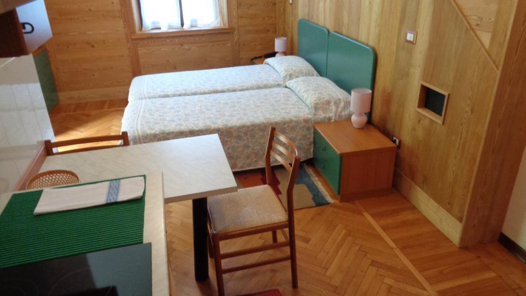 Mont Gele Hotell Ollomont Exteriör bild