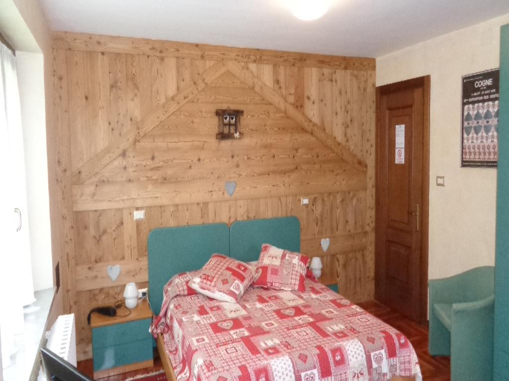 Mont Gele Hotell Ollomont Exteriör bild