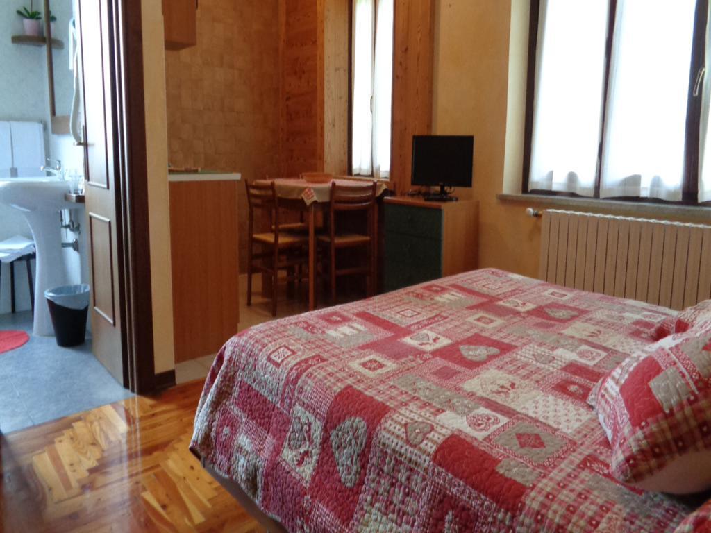 Mont Gele Hotell Ollomont Exteriör bild